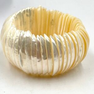 VTG Shimmering Mother of Pearls MOP Carved Discs Elastic Stretch Cuff Bracelet